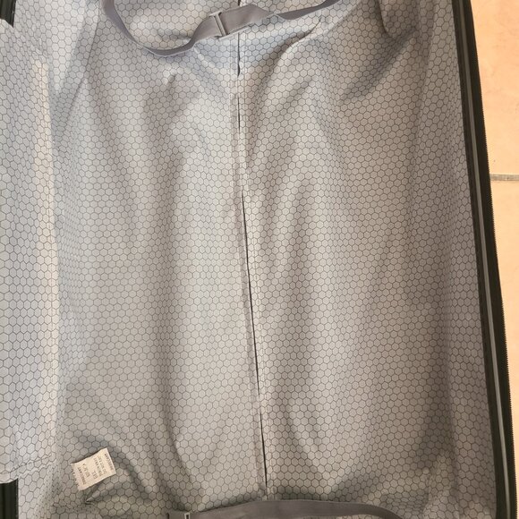 NWT Romantic Paris Rose Eiffel Tower hard shell luggage - Picture 4 of 10